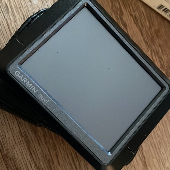 Garmin Nuvi 265T Bundle - Picture 3 of 4